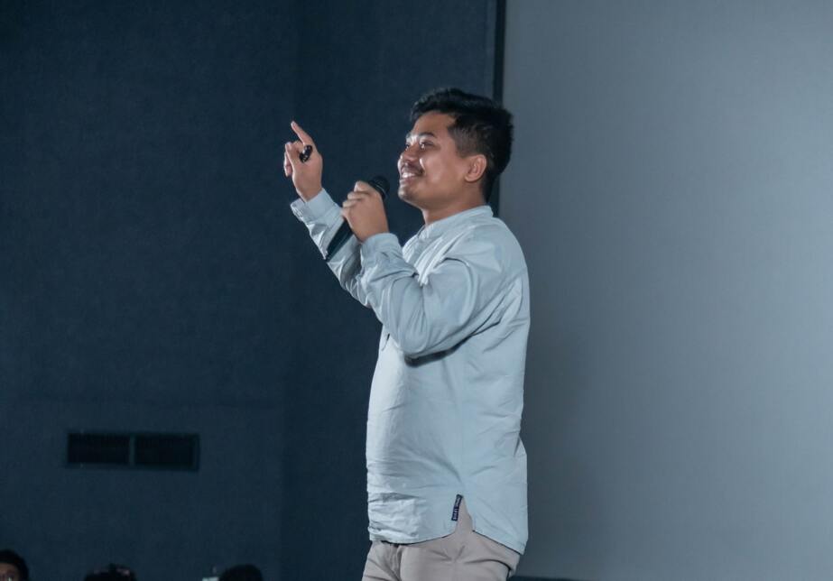 Speaker Pramin Joshi during his lighting presentation